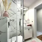 Madalinskiego 23 - Parking & Balcony & Lift - 700m Main Station Appartement