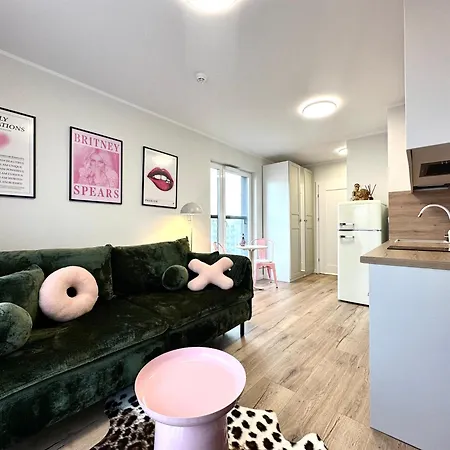 Madalinskiego 23 - Parking & Balcony & Lift - 700m Main Station Apartment