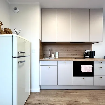 Madalinskiego 23 - Parking & Balcony & Lift - 700m Main Station Apartment