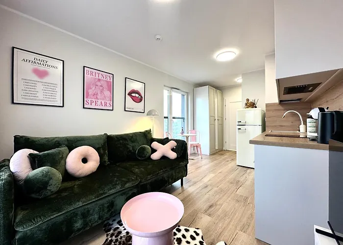 Madalinskiego 23 - Parking & Balcony & Lift - 700m Main Station Apartment