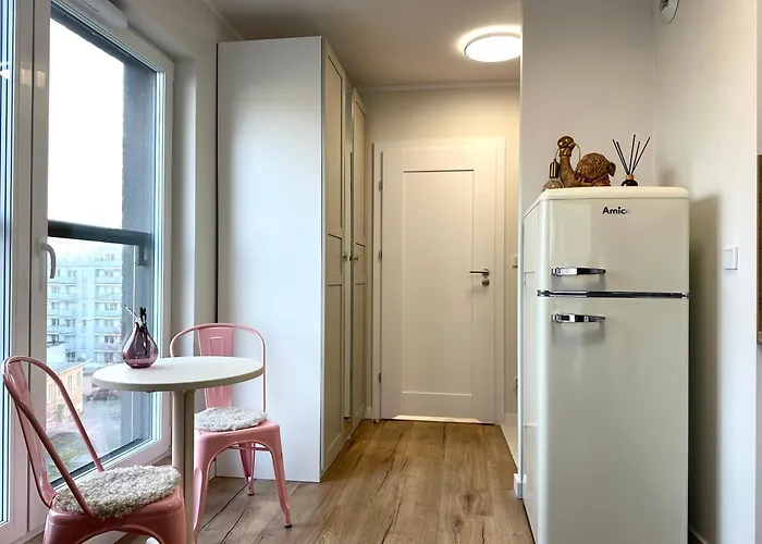 Madalinskiego 23 - Parking & Balcony & Lift - 700m Main Station Apartment Wroclaw